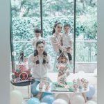 Sandra Dewi Bergaya Feminin Chic Rayakan Ulang Tahun Bersama Keluarga