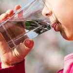 7 Alasan Mengapa Perbanyak Minum Air Putih Harus jadi Resolusi 2024